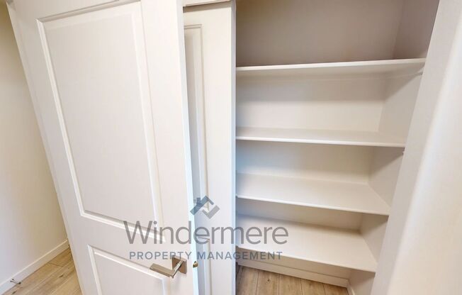 2 beds, 1 bath, 880 sqft, $1,795, Unit 389 Arissa