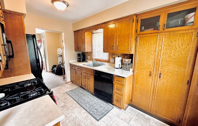 Great crystal home with huge fenced in backyard! Awesome home for entertaining!!