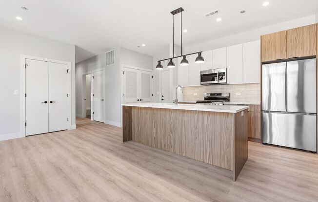 3953 W Dakin St Unit 402
