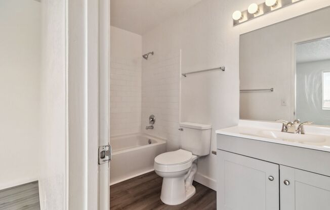 3 beds, 2 baths, $1,595, Unit # 2081