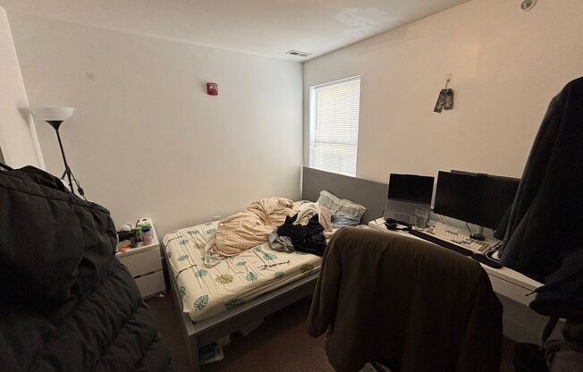 3 beds, 3 baths, 787 sqft, $1,875, Unit Unit 09