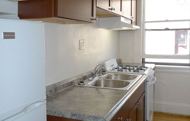 1 bed, 1 bath, 410 sqft, $880, Unit 22 - 22