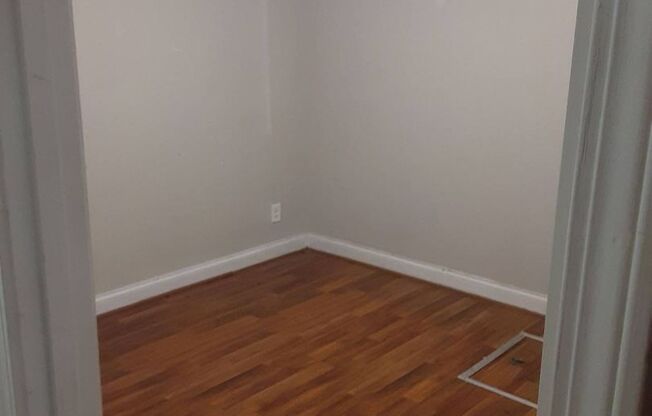 2 beds, 1 bath, $1,050