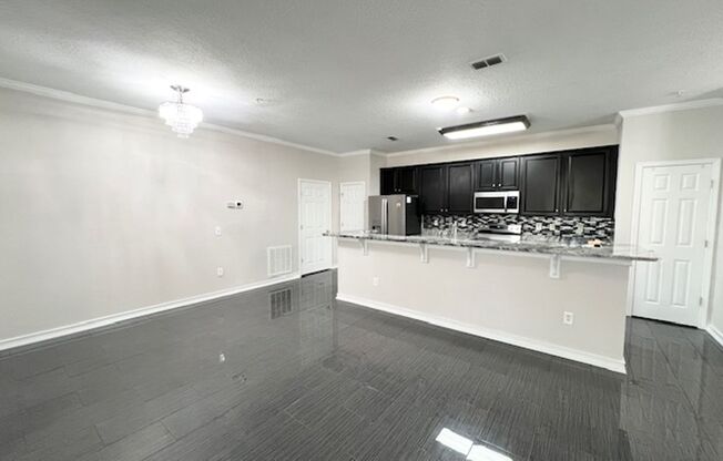 3 beds, 2 baths, $2,000, Unit # 2110