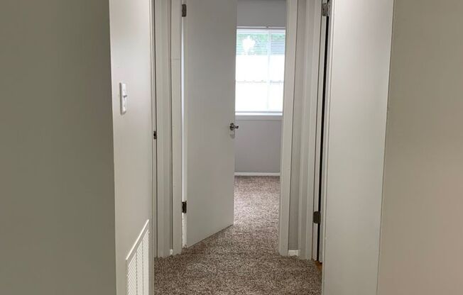 Spacious 2-Bedroom Apartment for Rent in Chesterton – Prime Location and Comfort