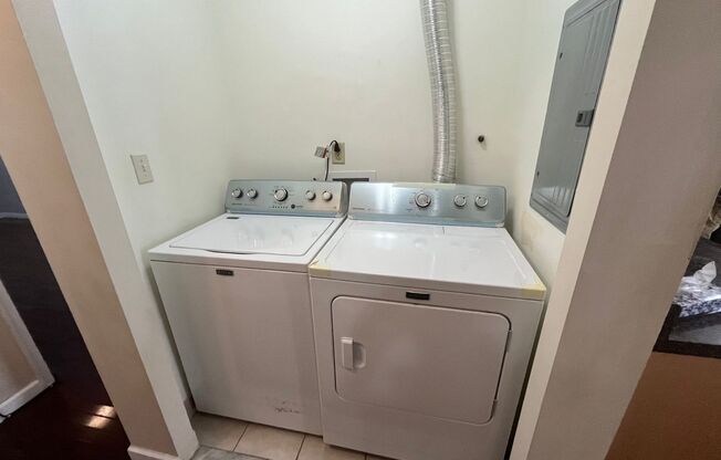 3 beds, 1 bath, $1,900, Unit Unit 2