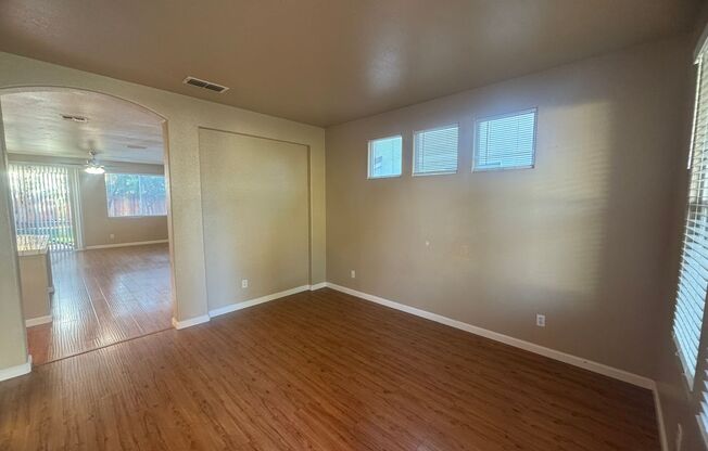 Spacious 4 Bedroom Home in Elk Grove