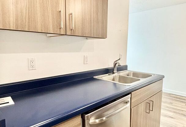 2 beds, 2 baths, 950 sqft, $1,675, Unit 302