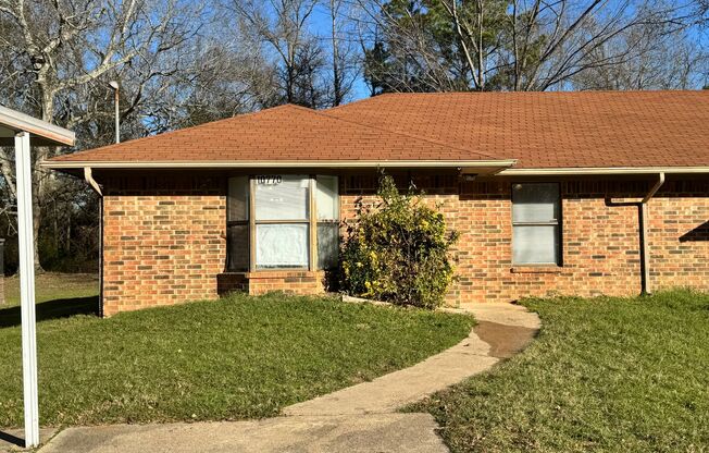 2 beds, 1 bath, $1,095