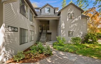 Stylish Lake Oswego 1 Bedroom Condo with Loft — Walk to Shops & Parks