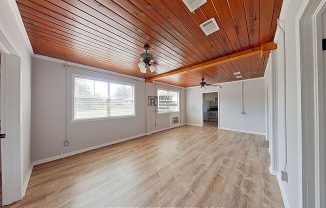Charming 2 Bed, 2 Bath Home in Crestview, FL - Just a Short Walk to Downtown Crestview