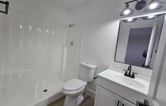 2 beds, 2 baths, 875 sqft, $1,395, Unit 7