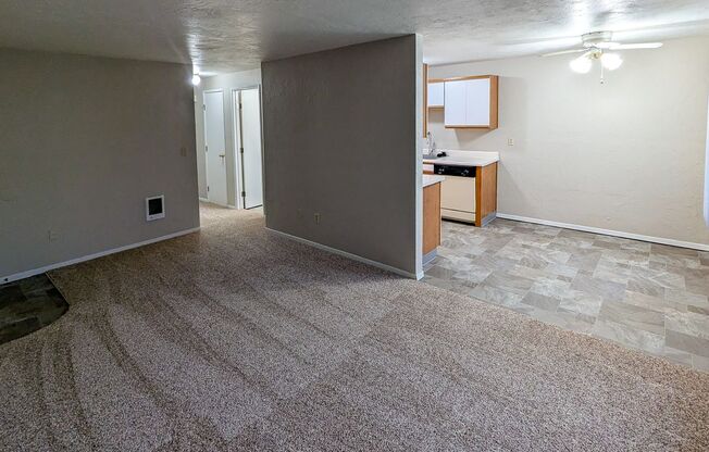 2 beds, 1 bath, 756 sqft, $1,195, Unit 64