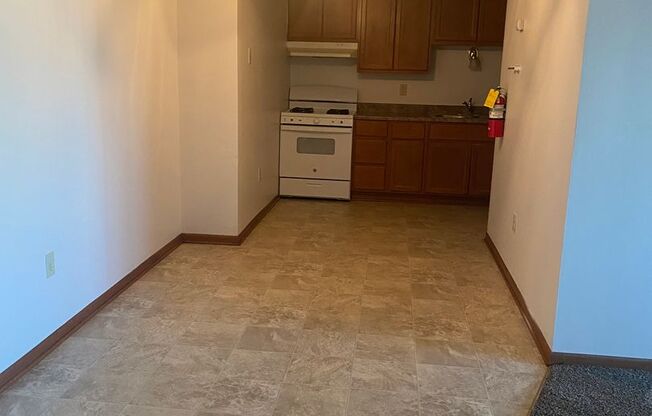 2 beds, 1 bath, 951 sqft, $1,299, Unit 5166 C08
