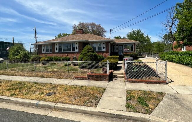 Amazing 6 Bedroom 2 Bathroom home with dual driveways