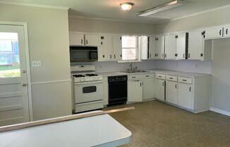 3 beds, 1 bath, $900