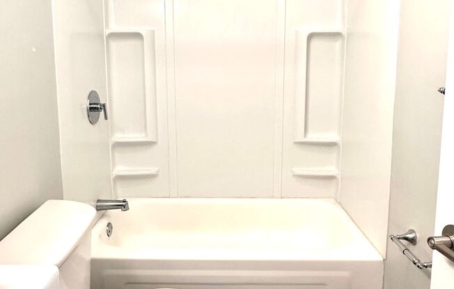 Studio, 1 bath, 250 sqft, $1,395, Unit 0402