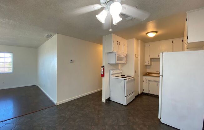 2 beds, 1 bath, 800 sqft, $1,195