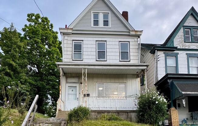 Charming 3 Bed 1 Bath Home! Recently Updated!