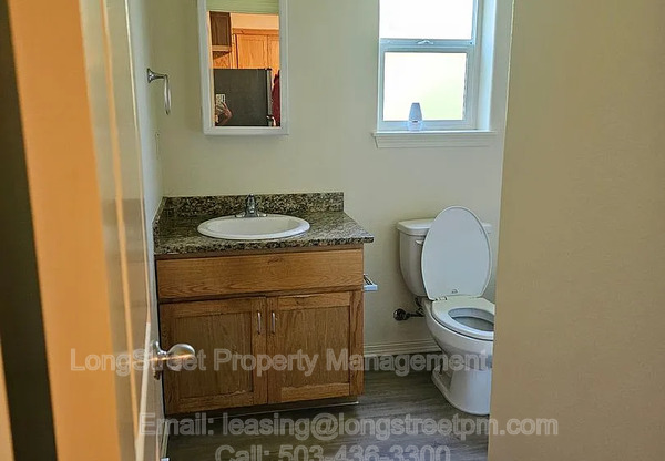 300 SE 148 AVE
