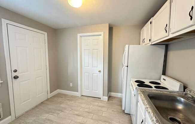 1 bed, 1 bath, $1,175, Unit 90 - 1L