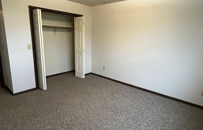 2 beds, 1 bath, $850, Unit 0001