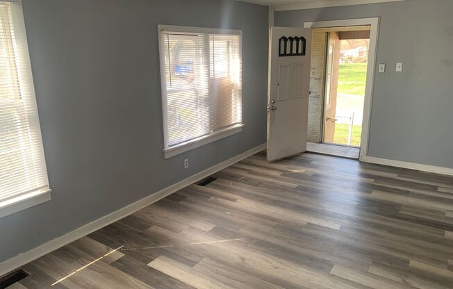 Newly renovated 1 bed 1 bath in the heart of Peoria!