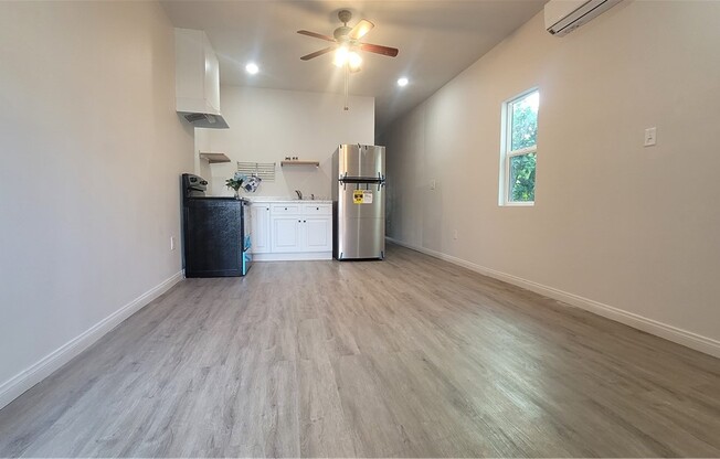 1 bed, 1 bath, 600 sqft, $2,200