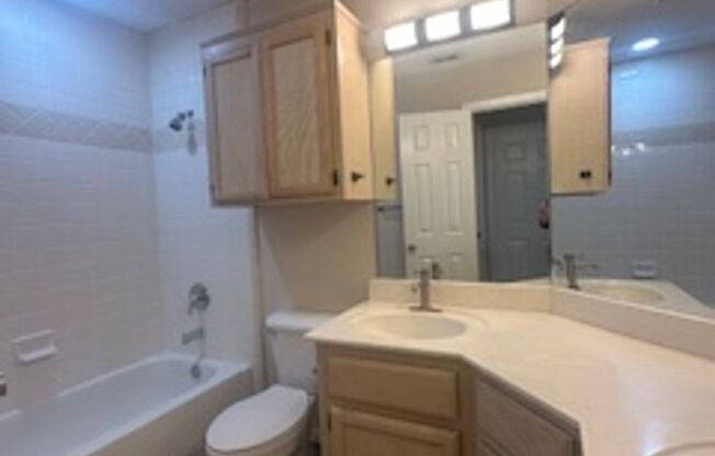 3 beds, 2 baths, $1,025, Unit 7