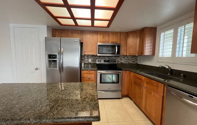 1 Bedroom condo located in beautiful gated Long Beach community