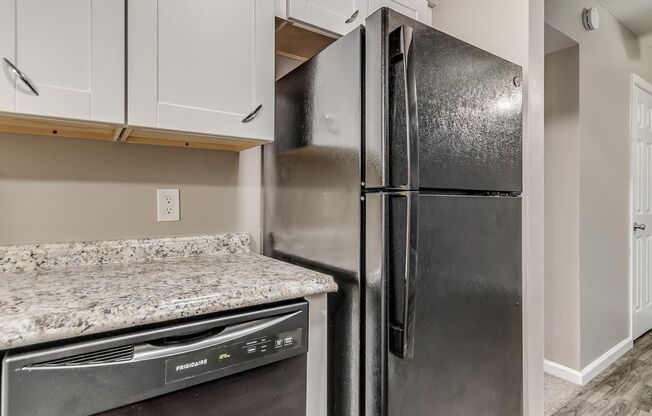 1 bed, 1 bath, 660 sqft, $815, Unit The Elms by ONYX #6