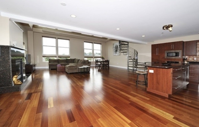 10 OCEAN AVE