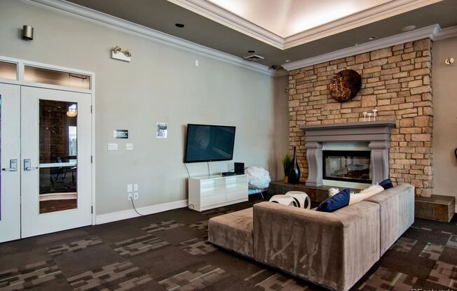2 beds, 2 baths, $1,600