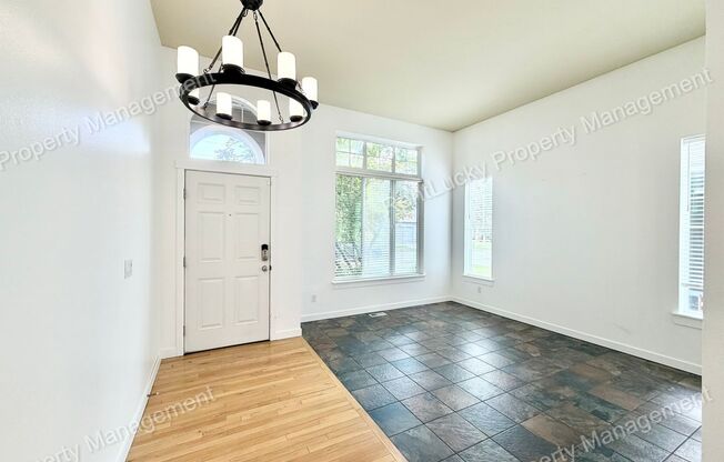 Fantastic 5 Bedroom in Bothell w/ Modern Kitchen and Bonus Area!
