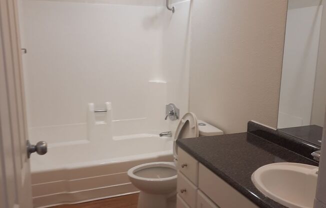 1 bed, 1 bath, 592 sqft, $1,075, Unit 184