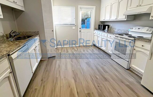 2 beds, 2 baths, 1,250 sqft, $1,595, Unit Unit 2