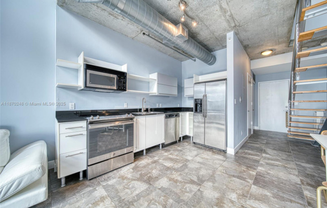 690 SW 1 CT
