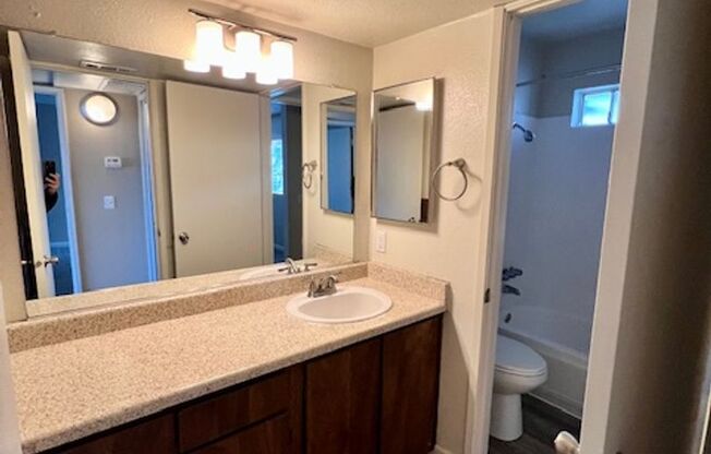 1 bed, 1 bath, 700 sqft, $1,575, Unit 42