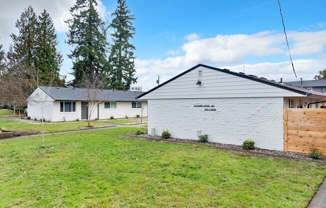 2 beds, 1 bath, 800 sqft, $1,745, Unit 7