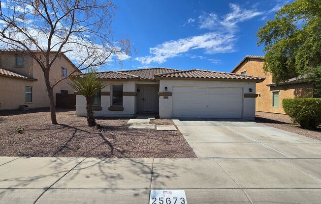 Lovely 4 bedroom 2 bath home +Den in Sunset Point Community Of Buckeye!