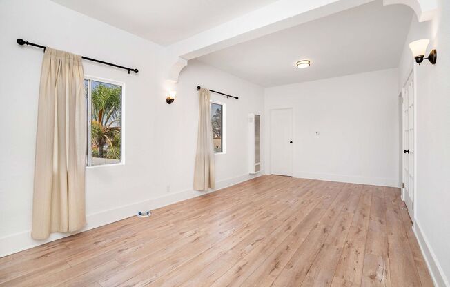 Cozy 1 Bed / 1 Bath with Stainless Steel Kitchen, Parking, and More – 3960 1/2 W 27th St