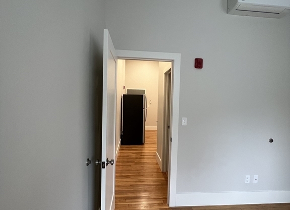 1 bed, 1 bath, 525 sqft, $1,550, Unit 33