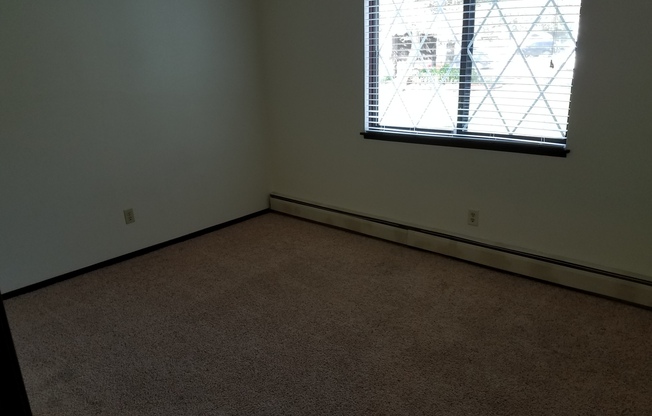 2 beds, 1 bath, 840 sqft, $925, Unit 102