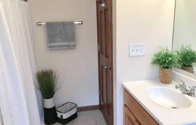 4 beds, 3.5 baths, 3,029 sqft, $2,425, Unit 289SMA2