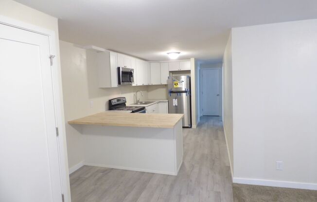 2 beds, 1 bath, 740 sqft, $1,275, Unit #10