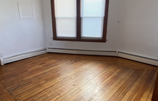 2 beds, 1 bath, $1,650, Unit 3