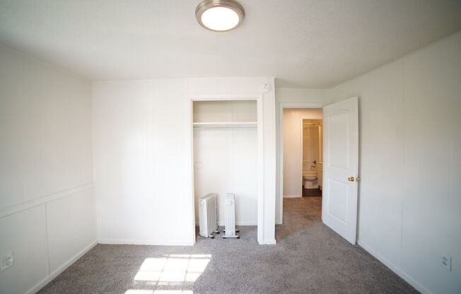 2 beds, 1 bath, 750 sqft, $875, Unit Apt 2