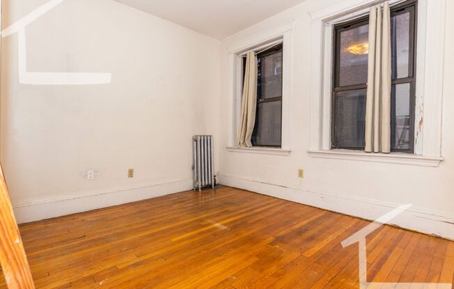 3 beds, 1 bath, $3,400, Unit 17