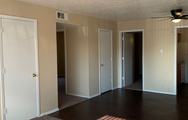 2 beds, 1.5 baths, $1,150, Unit 2053