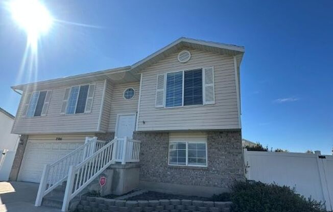 We Buy Christmas! $1000 Amazon Gift Card + Free Rent! 5 Bed 2 Bath Home in Syracuse